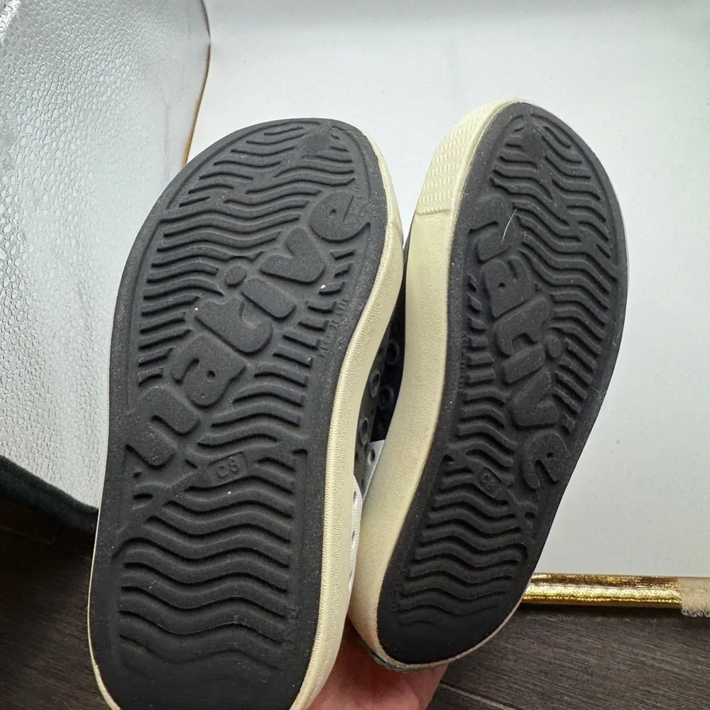 Native Shoes Toddler Size 8 Boys Girls Kids Black and White Water Shoes